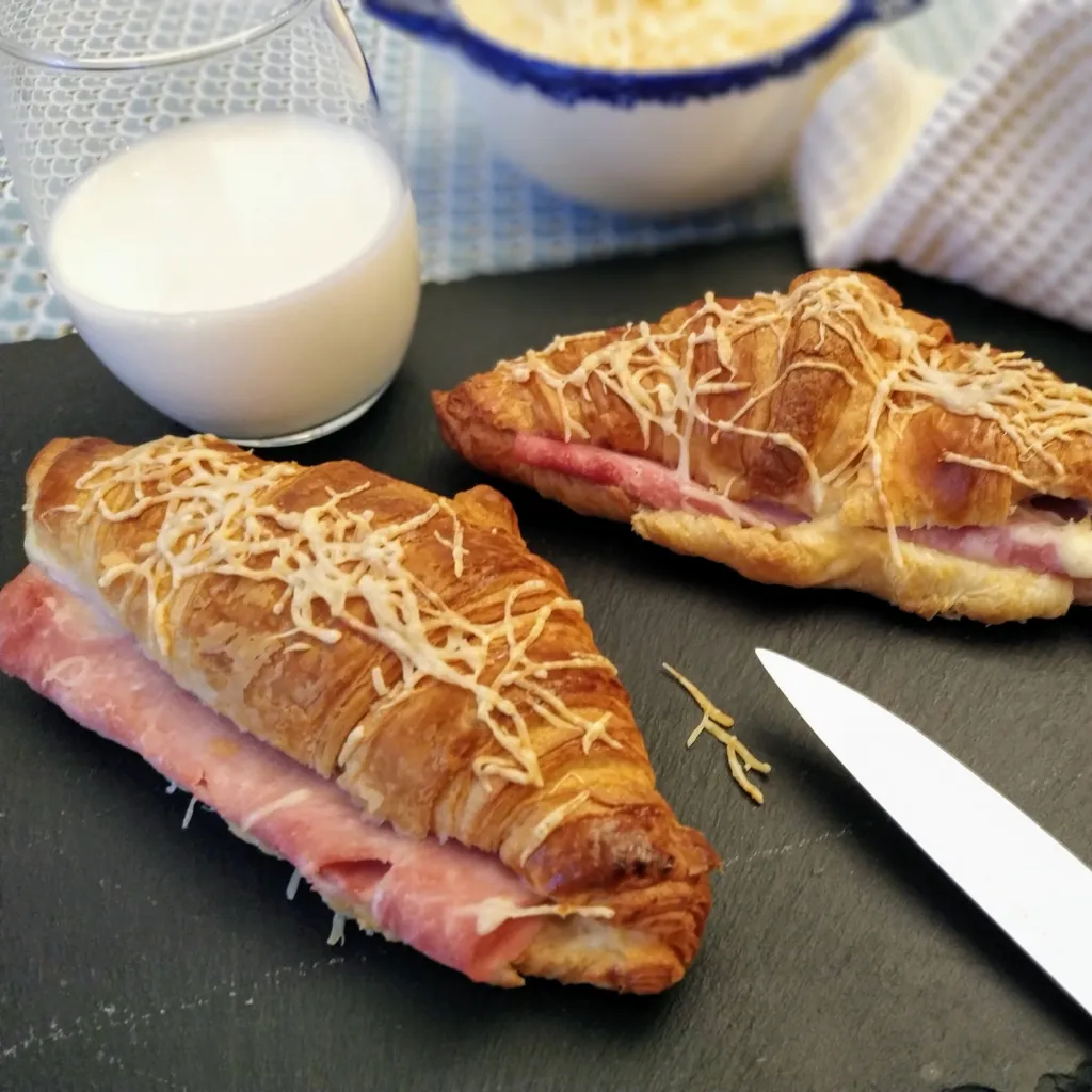 Croissants au jambon