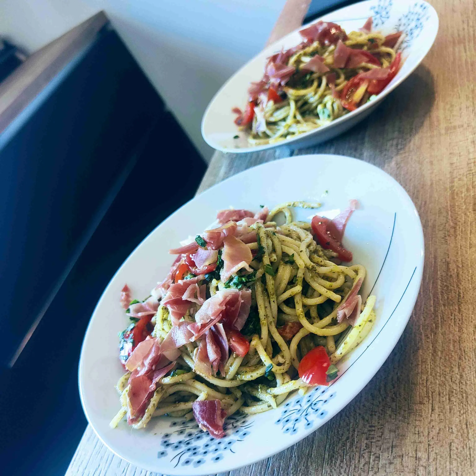 Spaghetti, pesto rosso et jambon sec