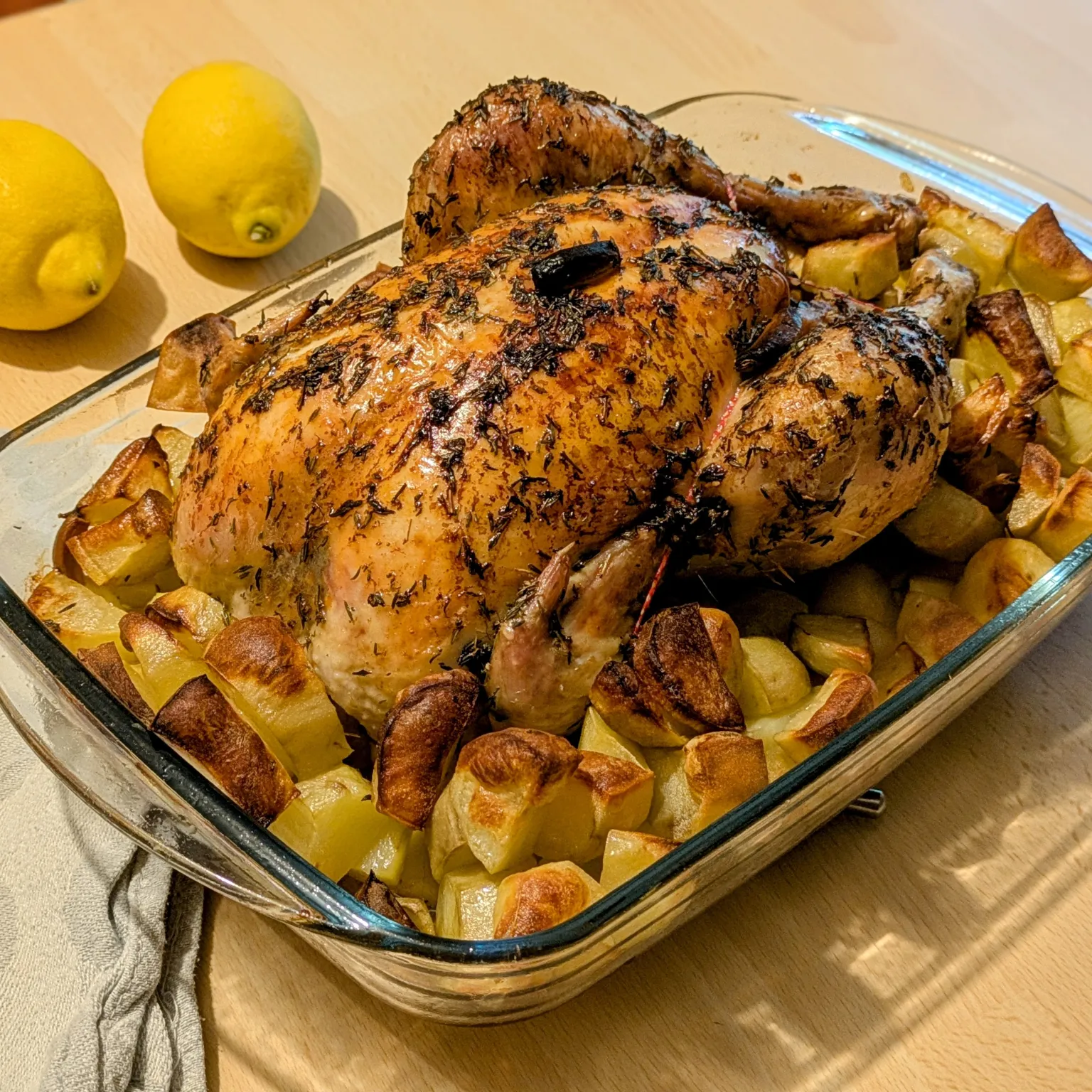 Poulet rôti au citron et pommes de terre