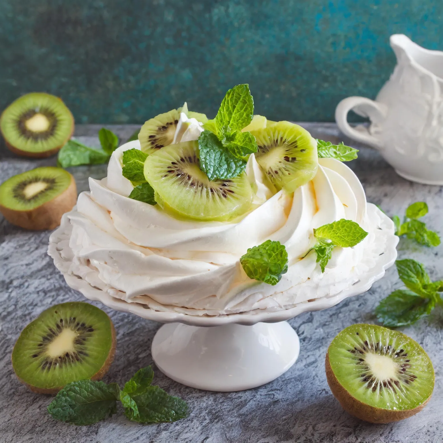 Pavlova aux kiwis et à la menthe