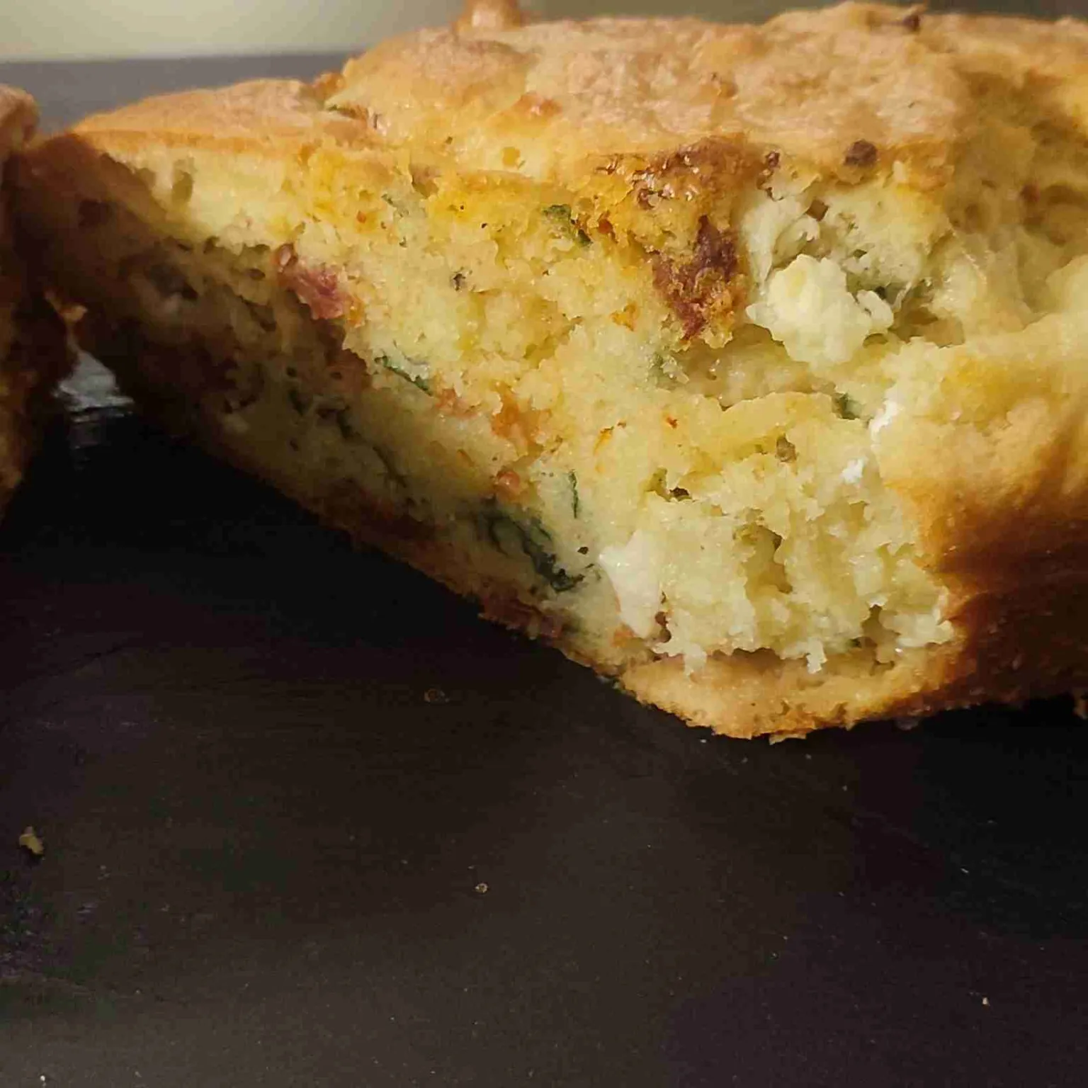 Cake tomate séchée chèvre basilic