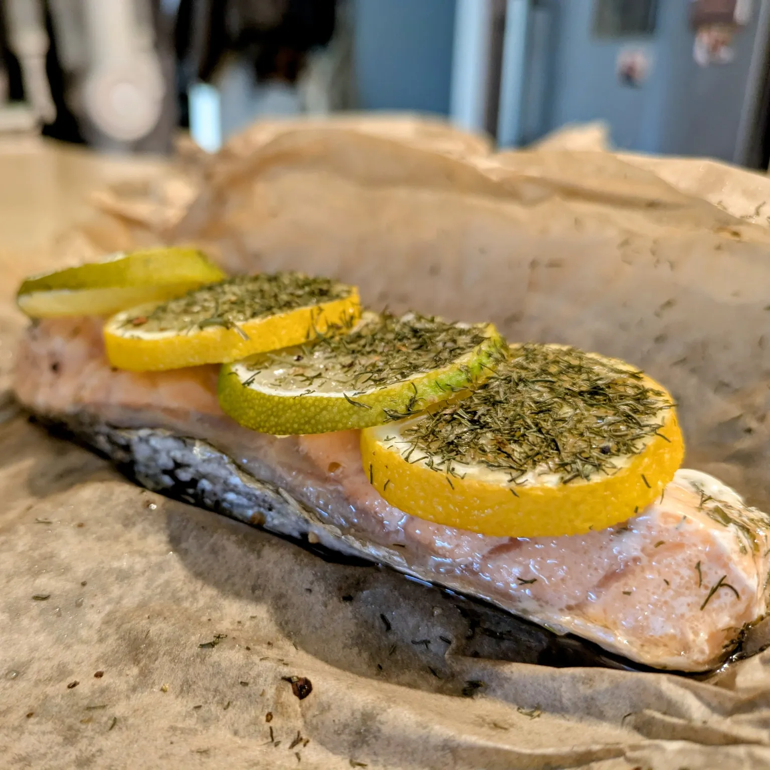 Saumon en papillote au citron et herbes