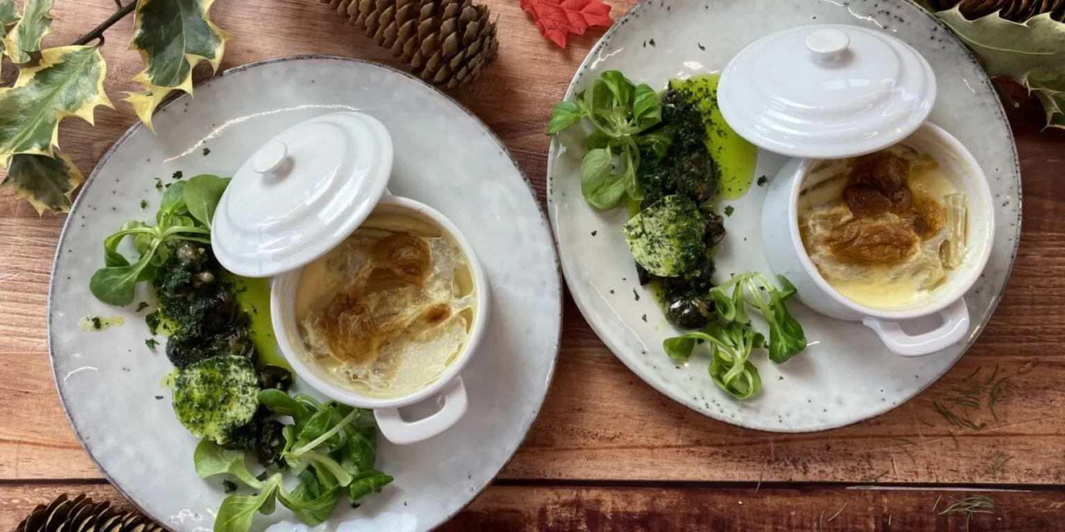 Gratin de cardons lyonnais et escargots au beurre maître d’hôtel