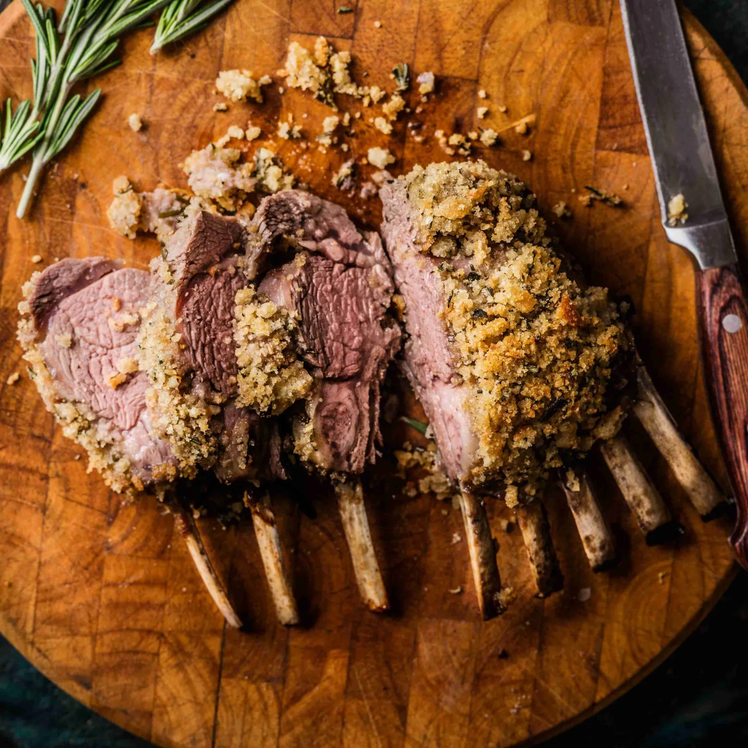 Carré d'agneau en croûte d'herbes