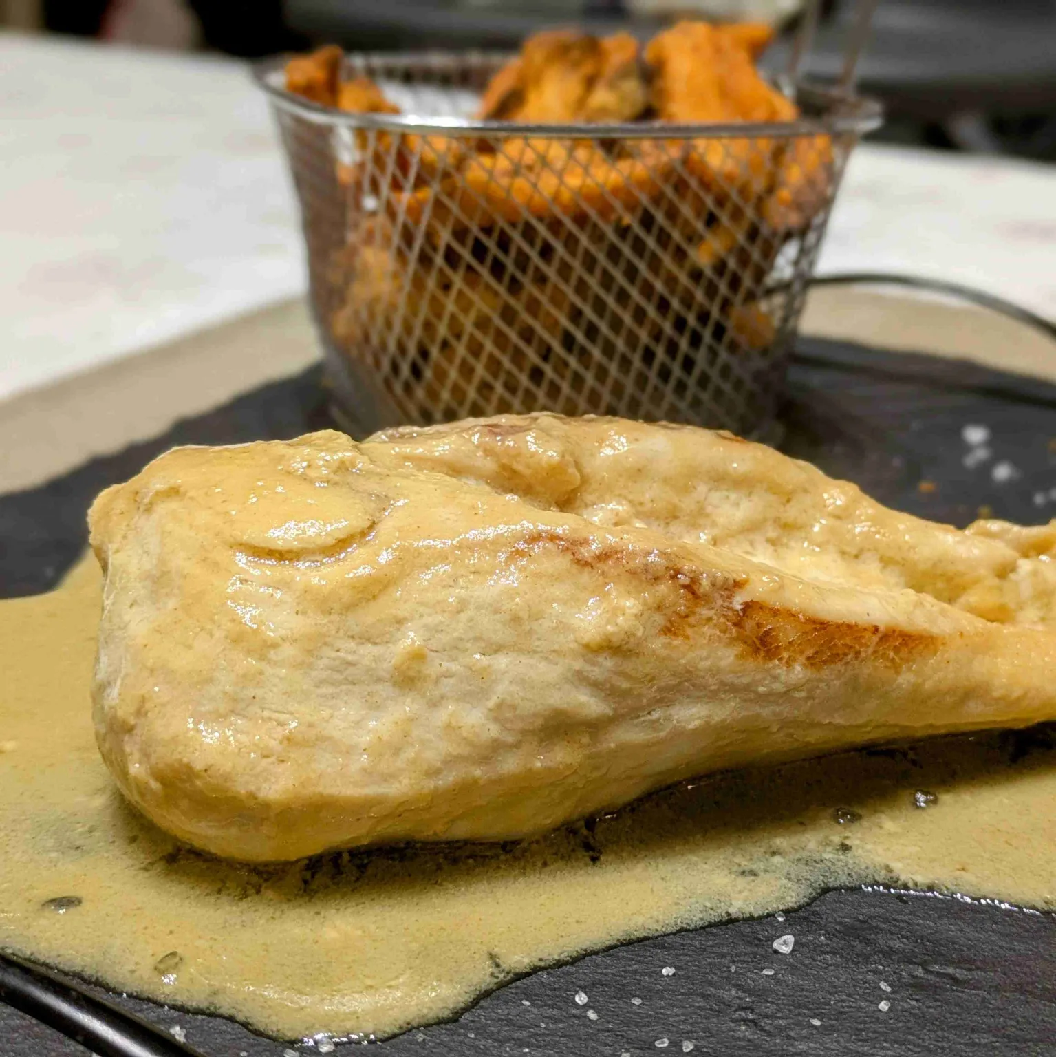 Poulet mariné au miel et à la moutarde