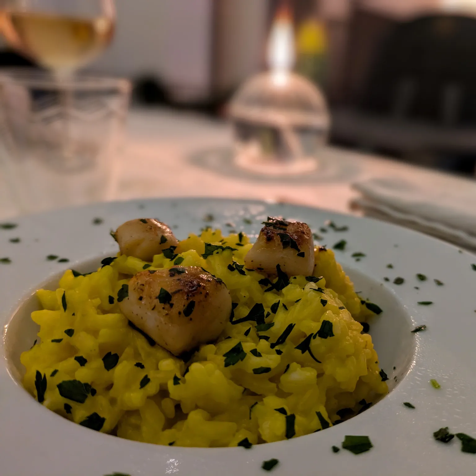 Risotto au safran et Saint-Jacques caramélisées