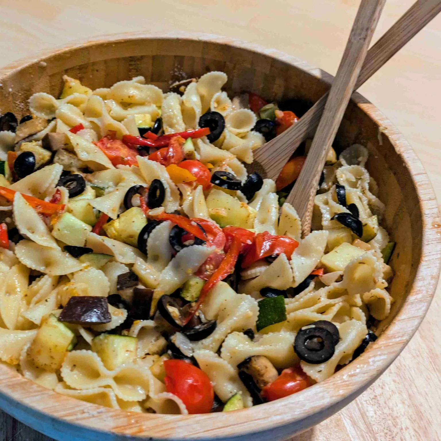 Pâtes méditerranéennes aux légumes rotis