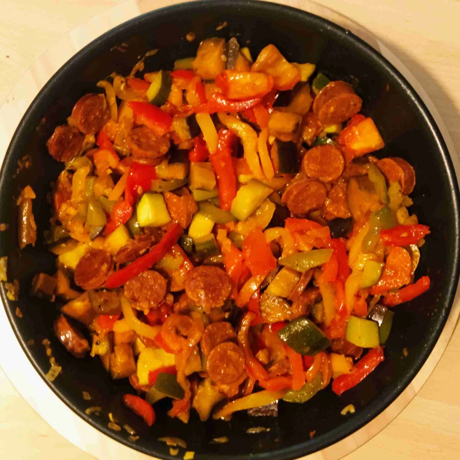 Poivrons sautés au chorizo et aux légumes