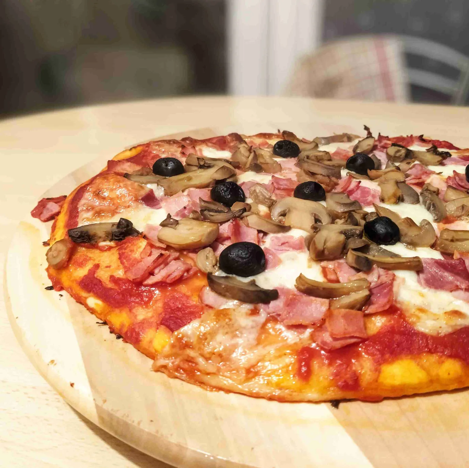 Pizza Regina