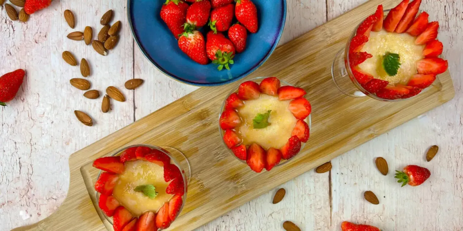 Polenta au lait d’amande et fruits frais
