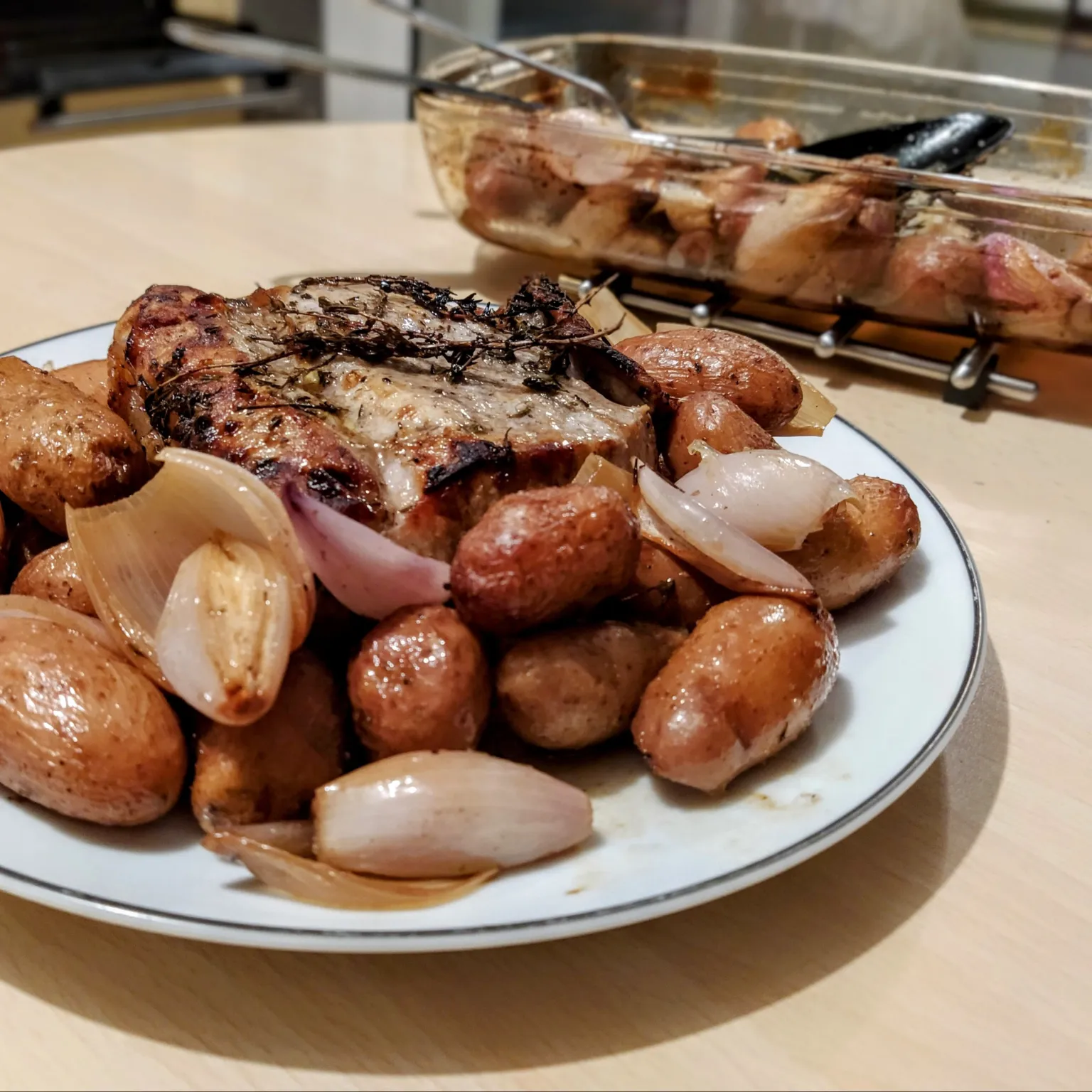 Roti de porc aux pommes de terre