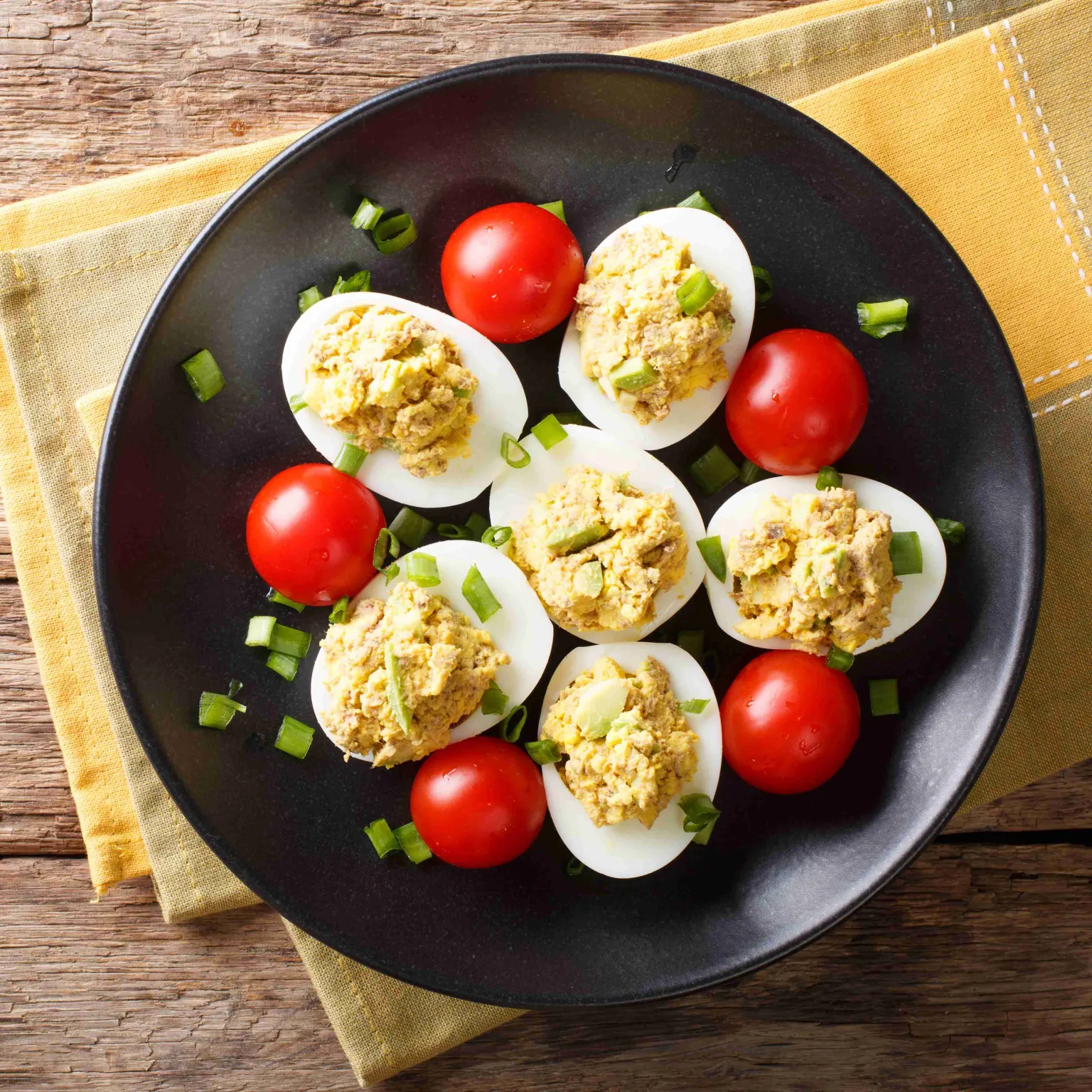 Oeufs farcis au thon et à l'avocat