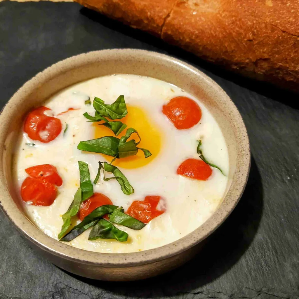 Oeuf cocotte mozzarella et tomates cerises